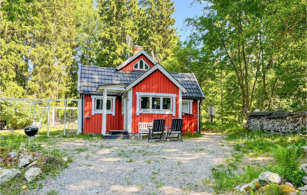 Cozy Home In Oerebro With Wifi Exterior foto